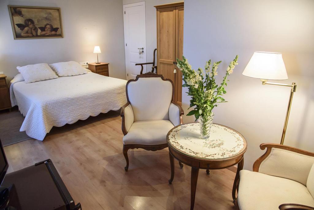 Anita'S Bed And Breakfast Барселона Екстериор снимка