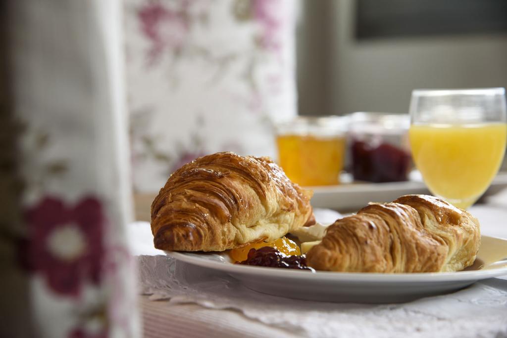 Anita'S Bed And Breakfast Барселона Екстериор снимка