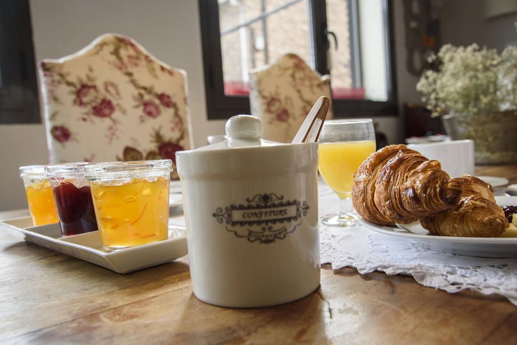 Anita'S Bed And Breakfast Барселона Екстериор снимка